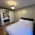 Pettit Apartments - Central \
